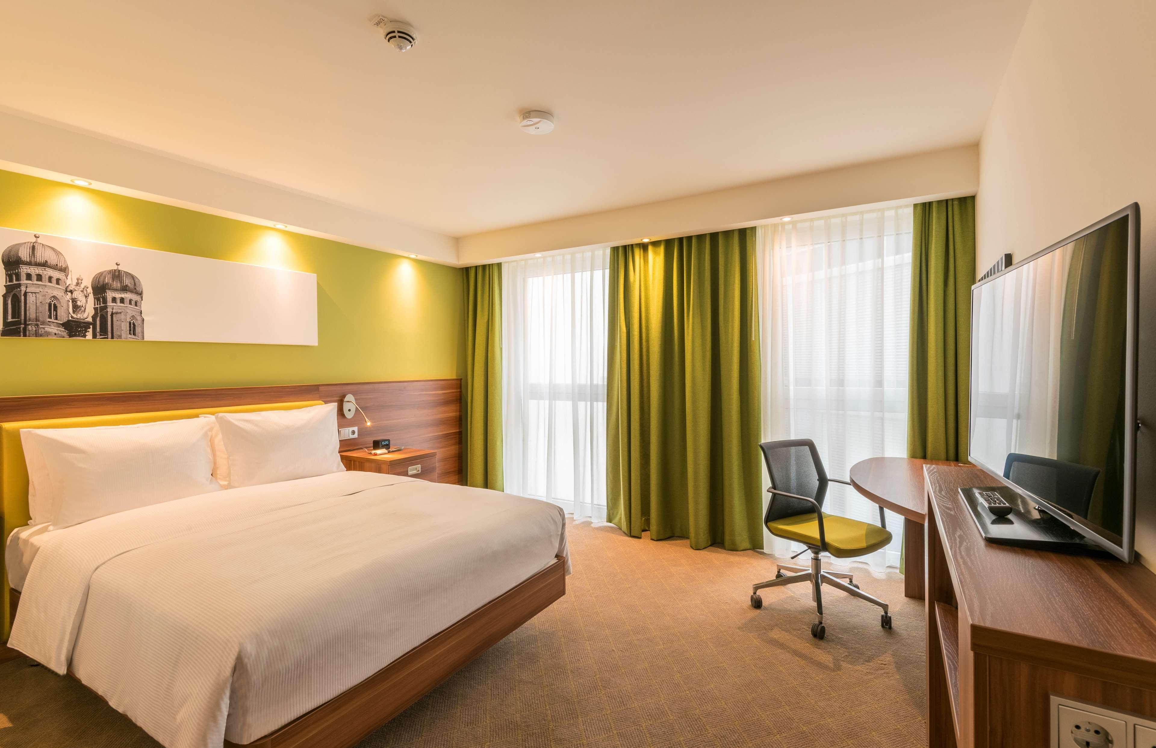 Hampton By Hilton Munich City West Hotel Екстериор снимка